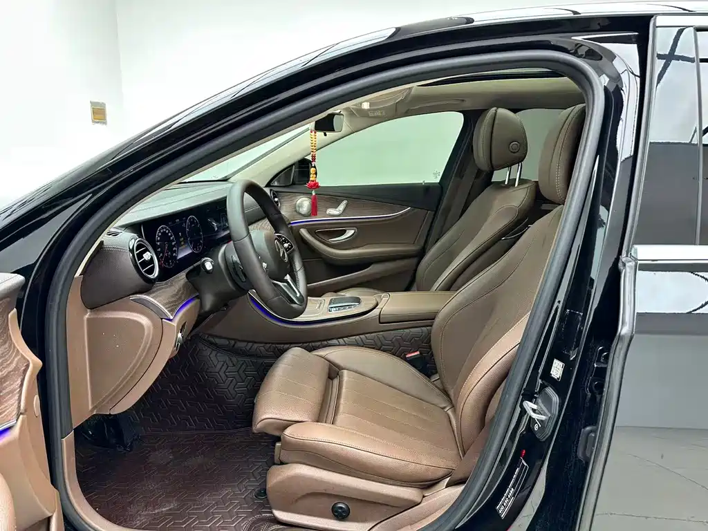 Mercedes-Benz E-Class 2020 — фото 14