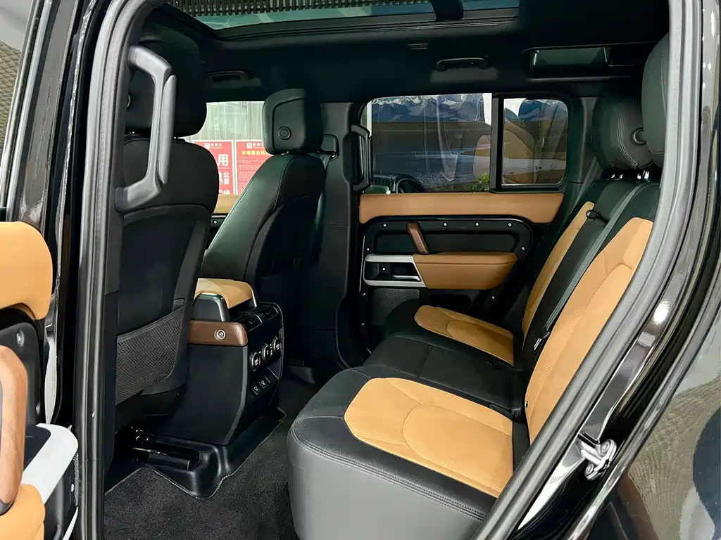 Land Rover Defender 2024 — фото 10