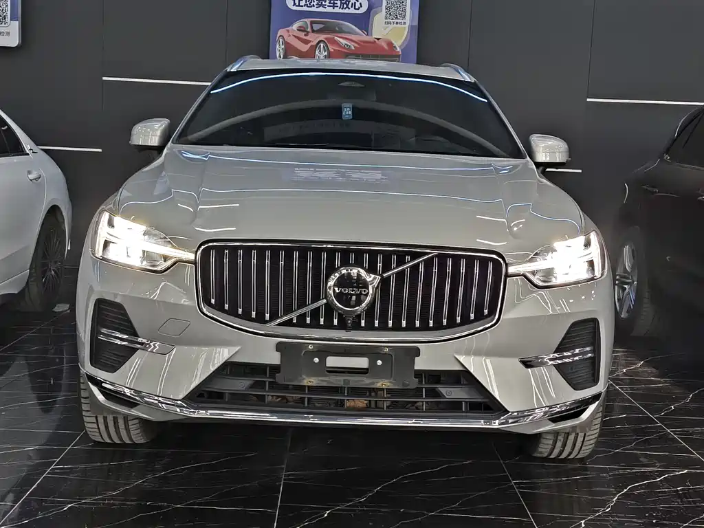 Volvo XC60 2022 — фото 2