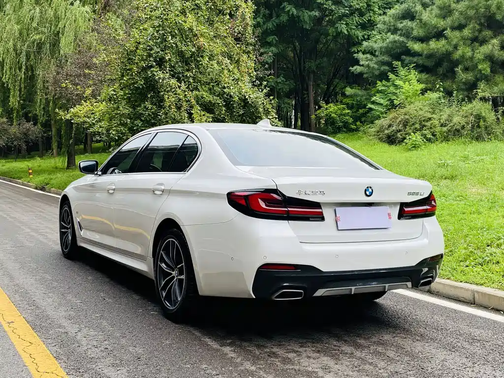 BMW 5 Series 2024 — фото 19