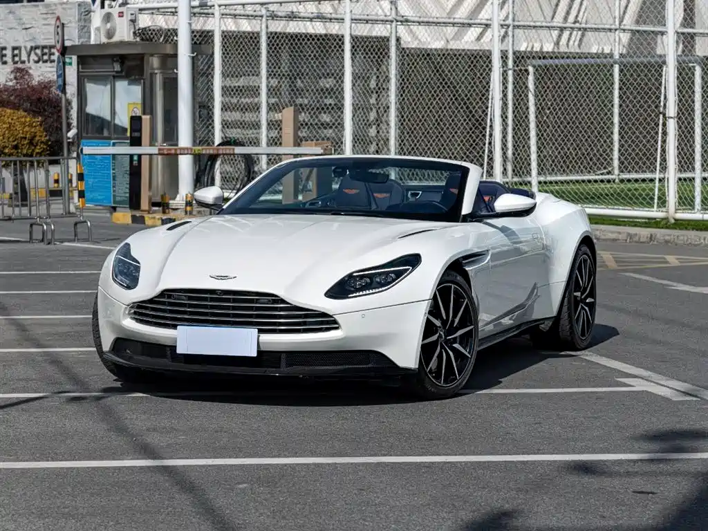 Aston Martin DB11 2019 — фото 1