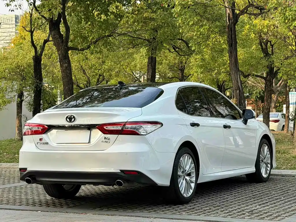 Toyota Camry 2019 — фото 9
