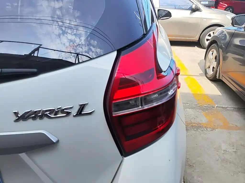 Toyota Yaris L 2019 — фото 8