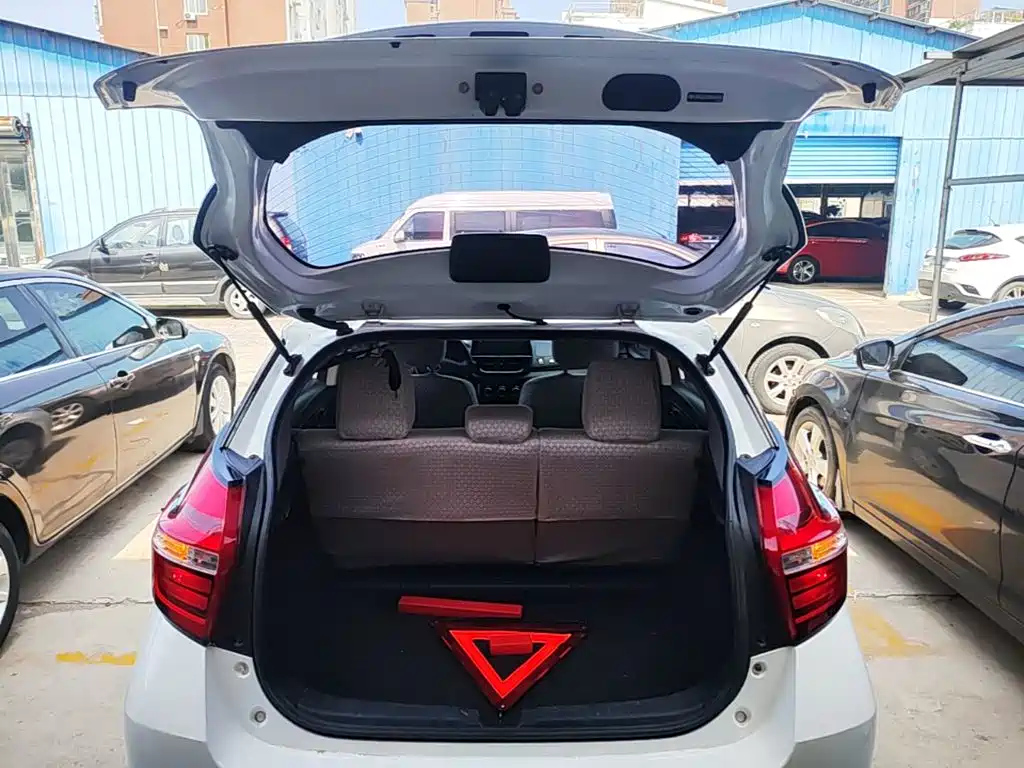 Toyota Yaris L 2019 — фото 19