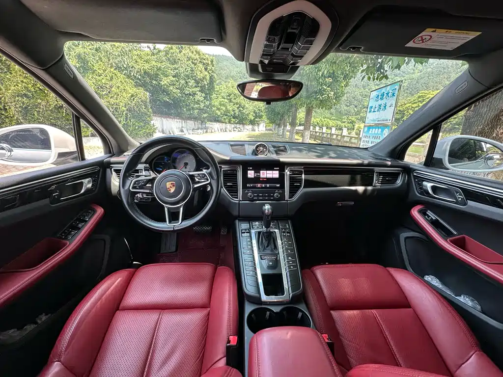Porsche Macan 2017 — фото 14