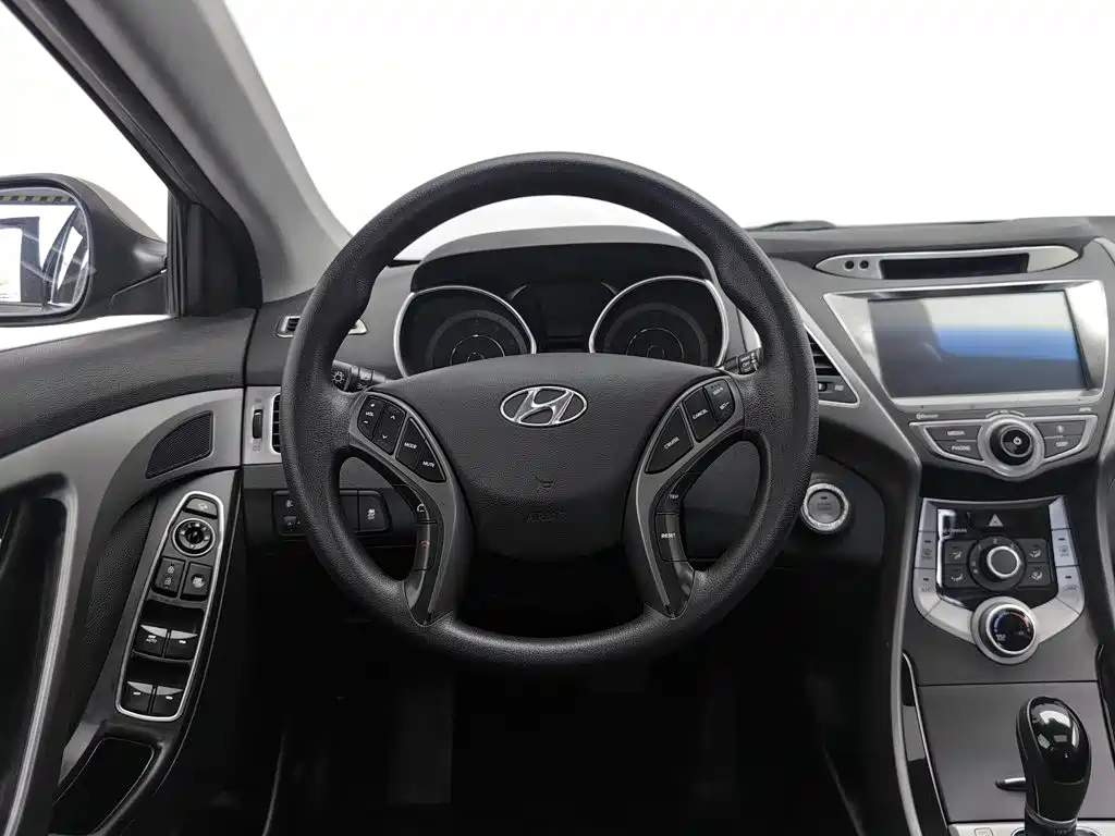 Hyundai Elantra 2016 — фото 11