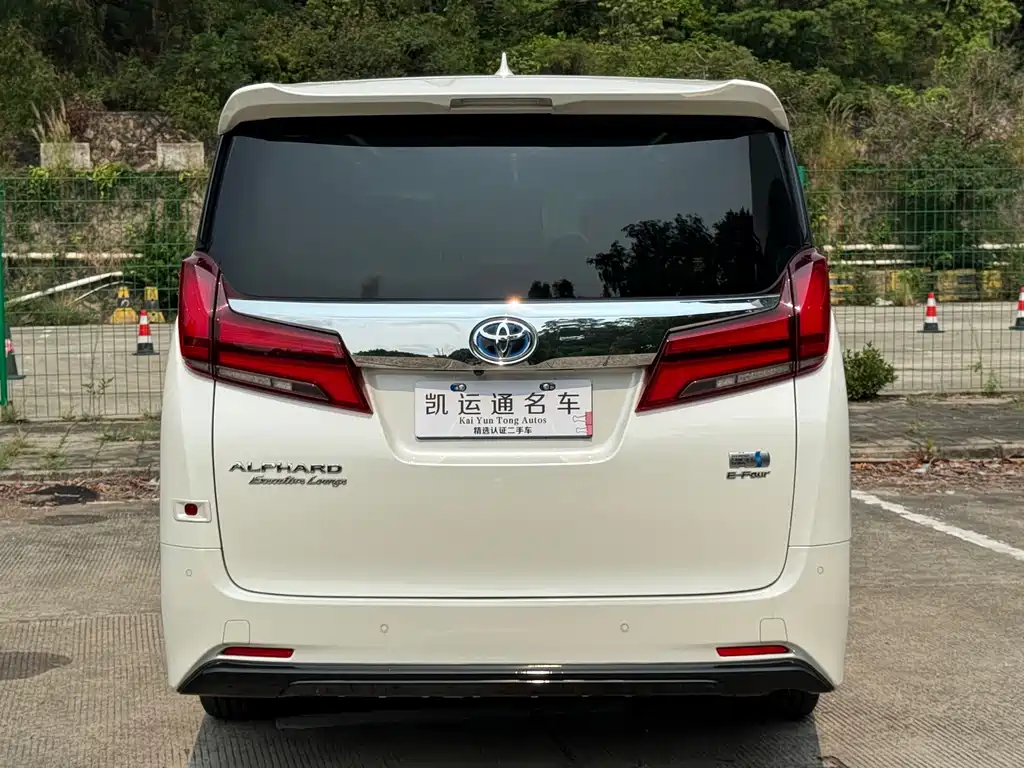 Toyota Alphard 2023 — фото 9
