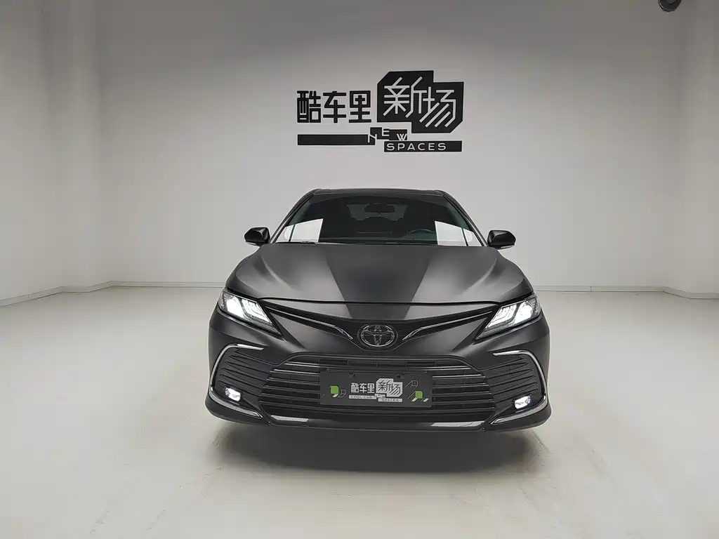 Toyota Camry 2022 — фото 2