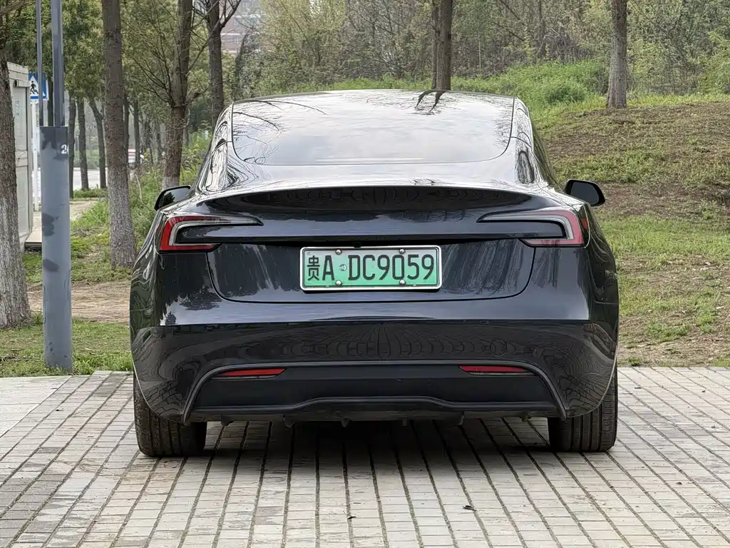 Tesla Model 3 2025 — фото 18