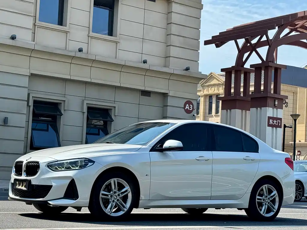 BMW 1 Series 2020 — фото 1
