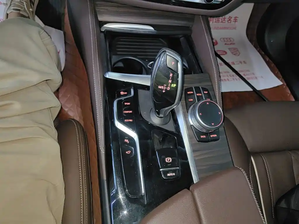 BMW 5 Series 2021 — фото 14