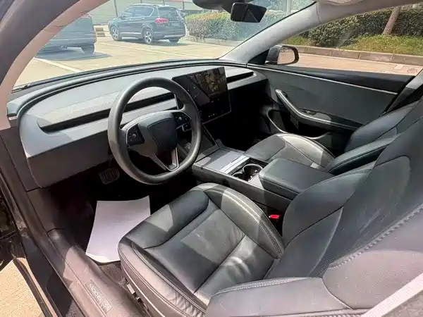 Tesla Model 3 2024
