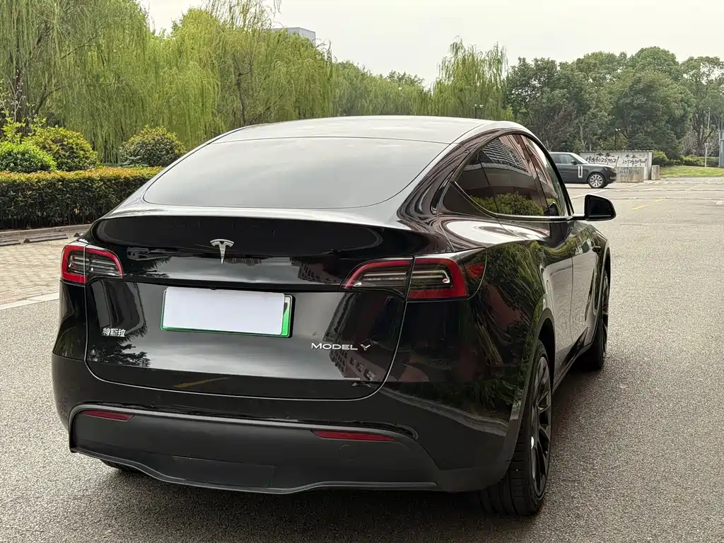 Tesla Model Y 2022 — фото 12