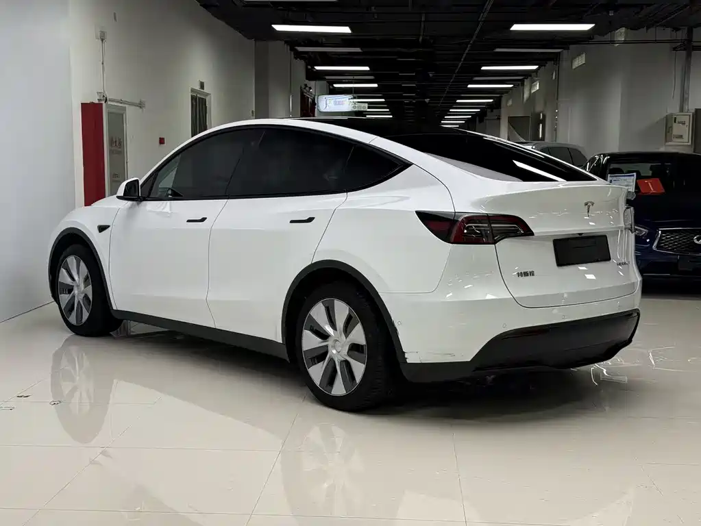 Tesla Model Y 2022 — фото 15