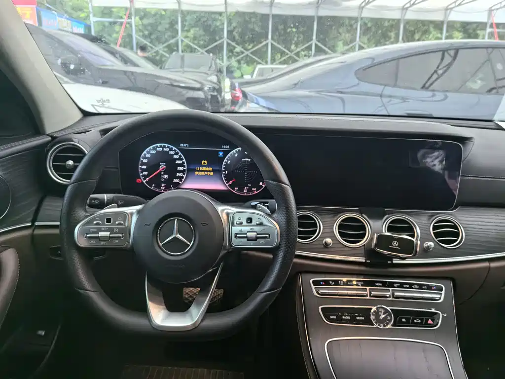 Mercedes-Benz E-Class 2019 — фото 11