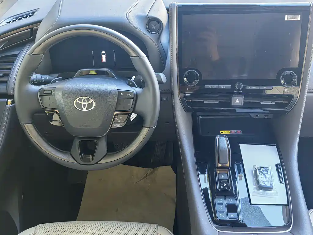 Toyota Alphard — фото 11