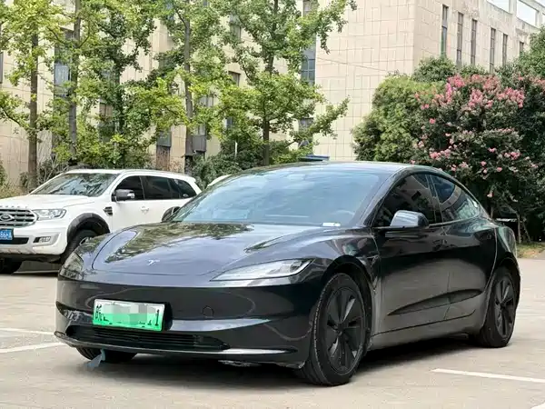 Tesla Model 3 2024