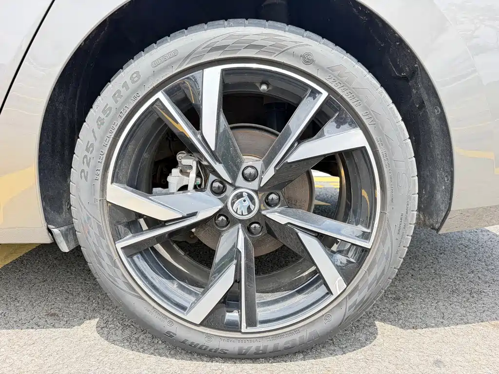 Skoda Octavia 2022 — фото 9