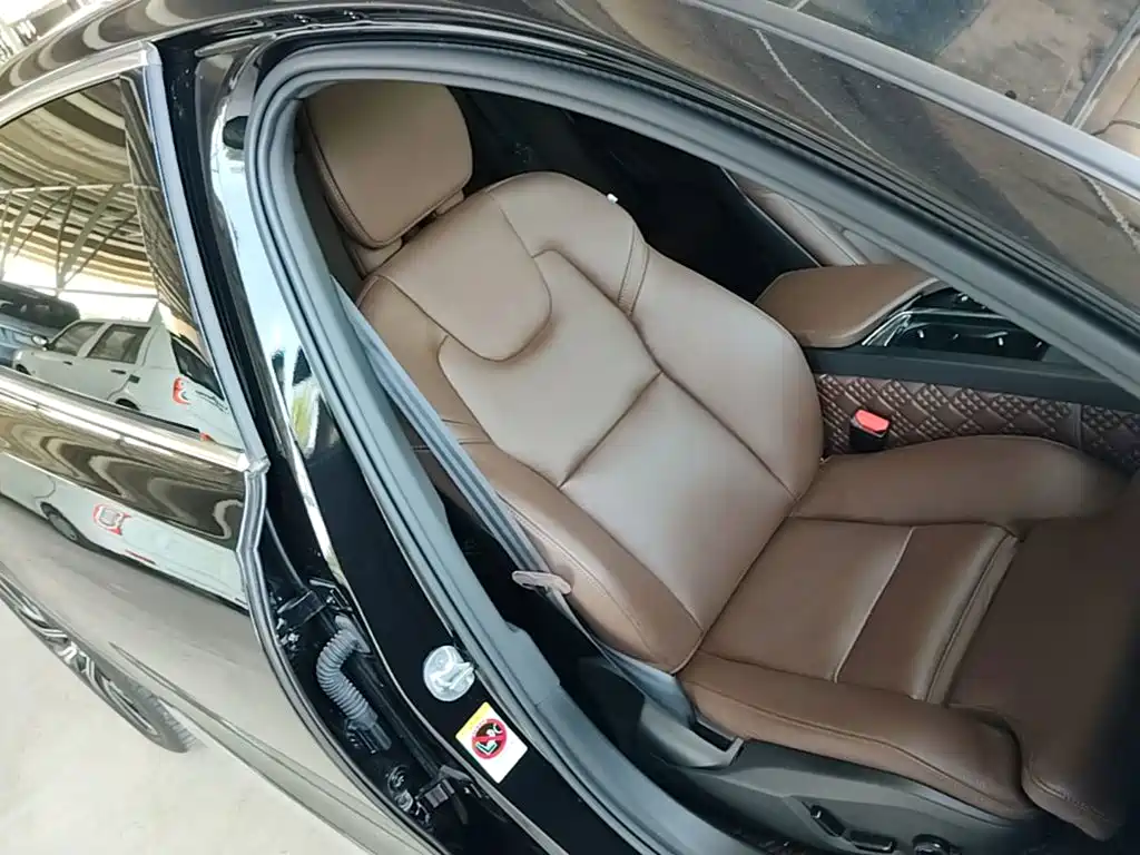 Volvo S90 2023 — фото 25