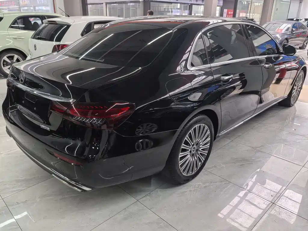 Mercedes-Benz E-Class 2022 — фото 16