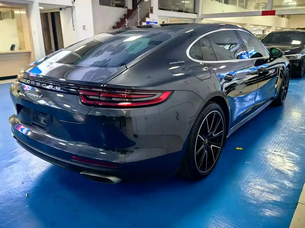 Porsche Panamera 2019 — фото 16