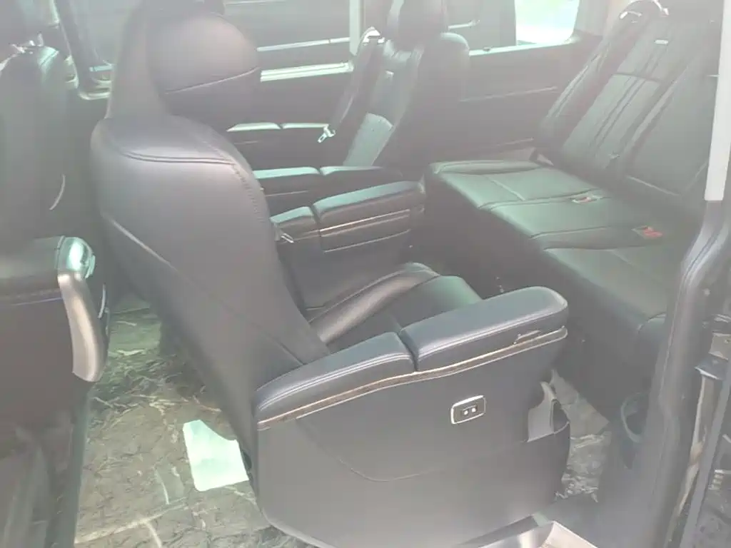 Volkswagen Multivan 2018 — фото 17