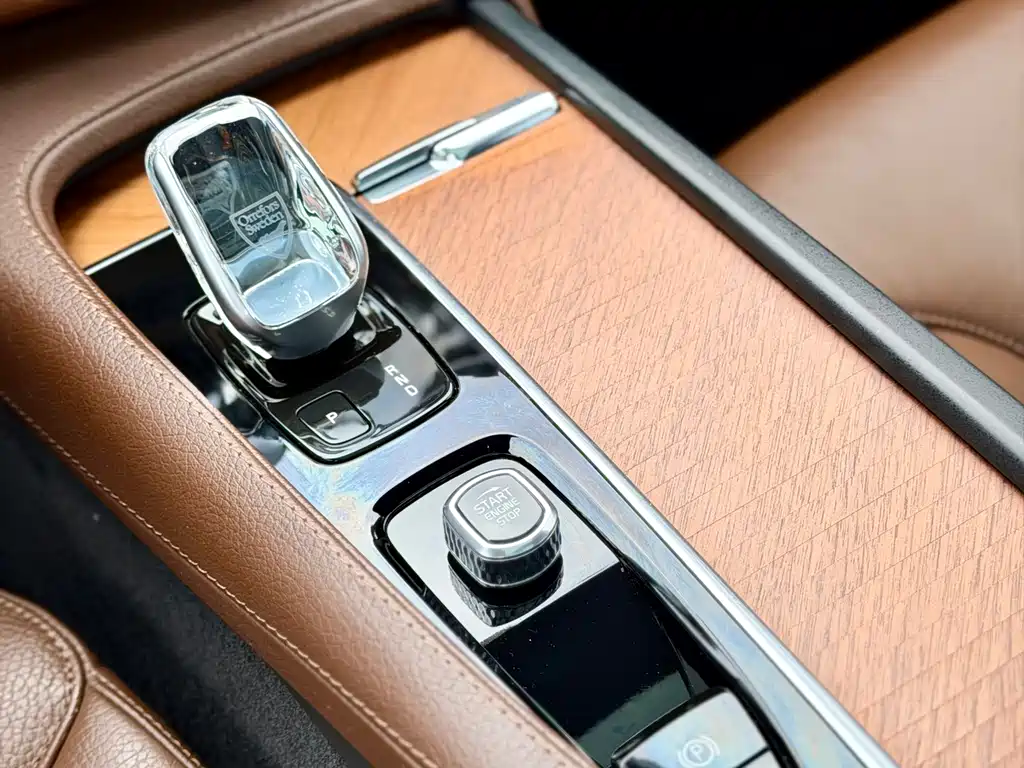 Volvo XC90 2022 — фото 17