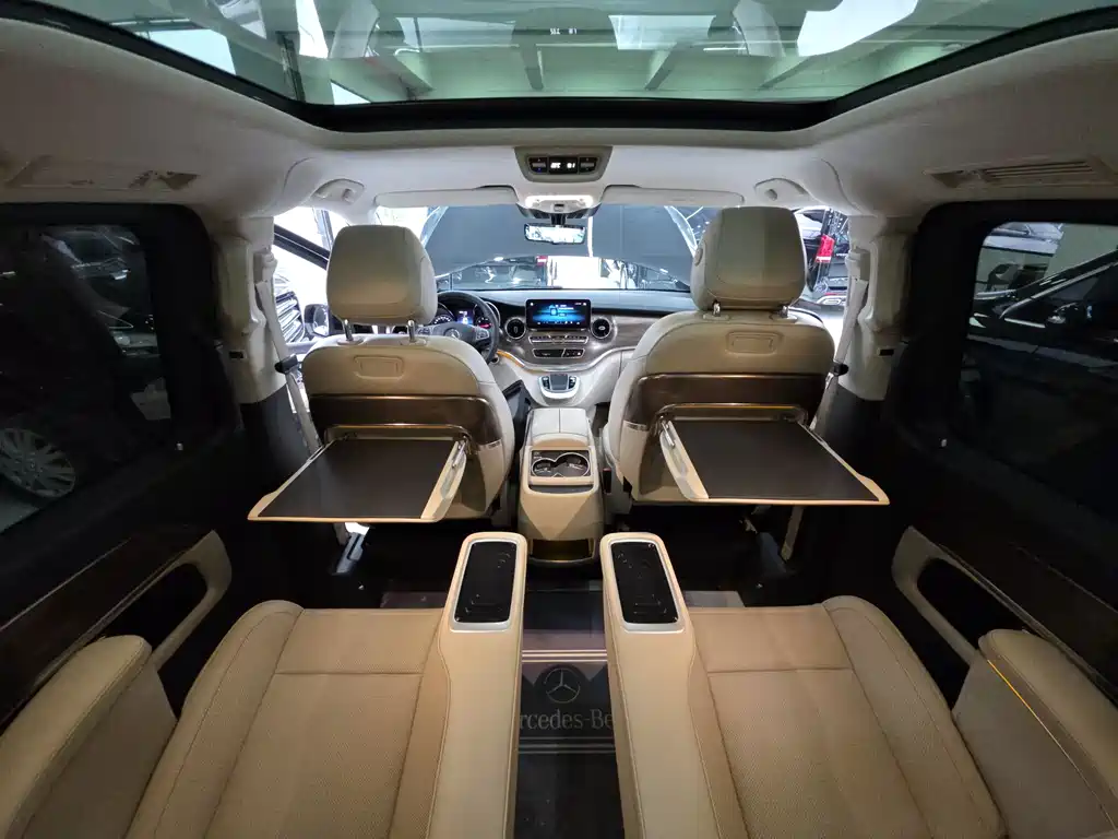 Mercedes-Benz V-Class 2023 — фото 13
