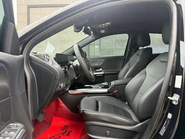 Mercedes-Benz EQA 2024