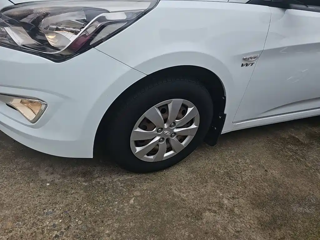 Hyundai Verna 2016 — фото 23