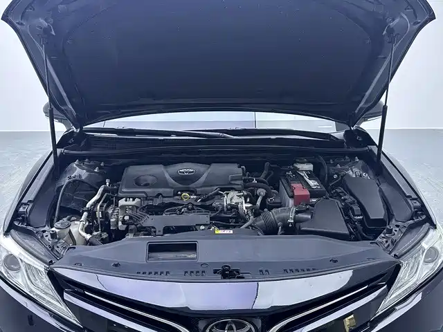 Toyota Camry 2018 — фото 9