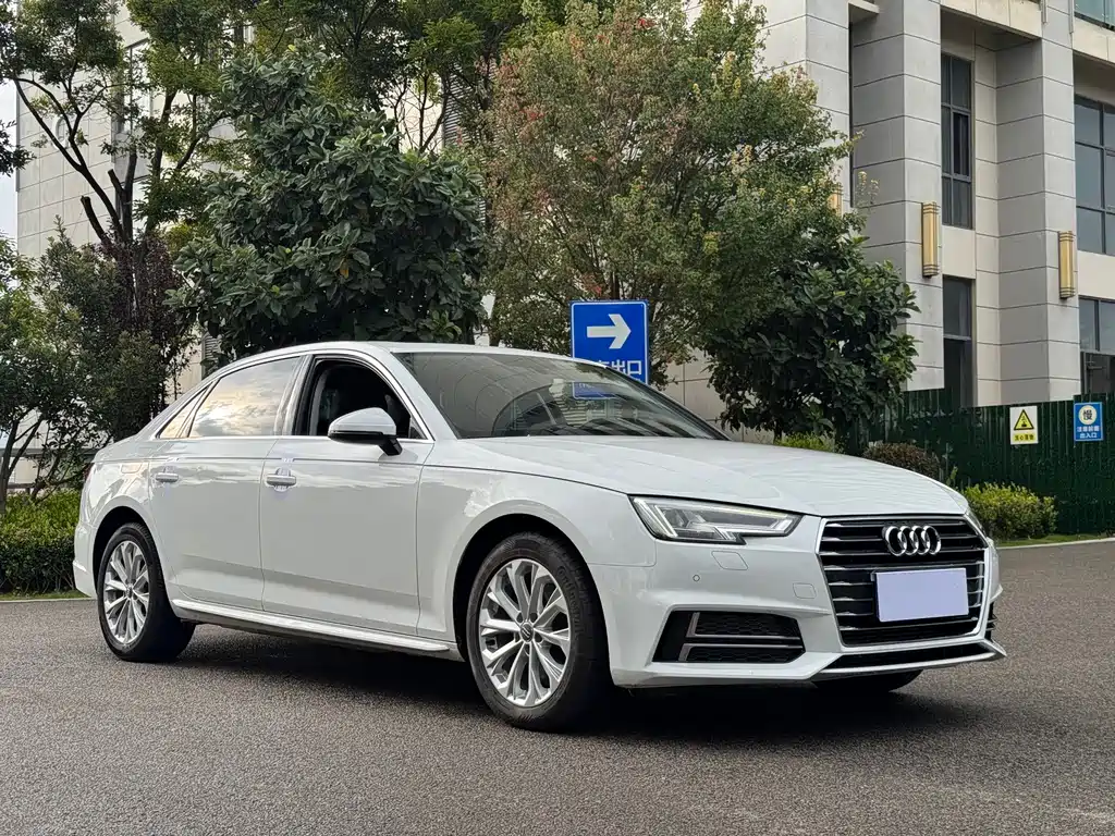 Audi A4L 2019 — фото 3