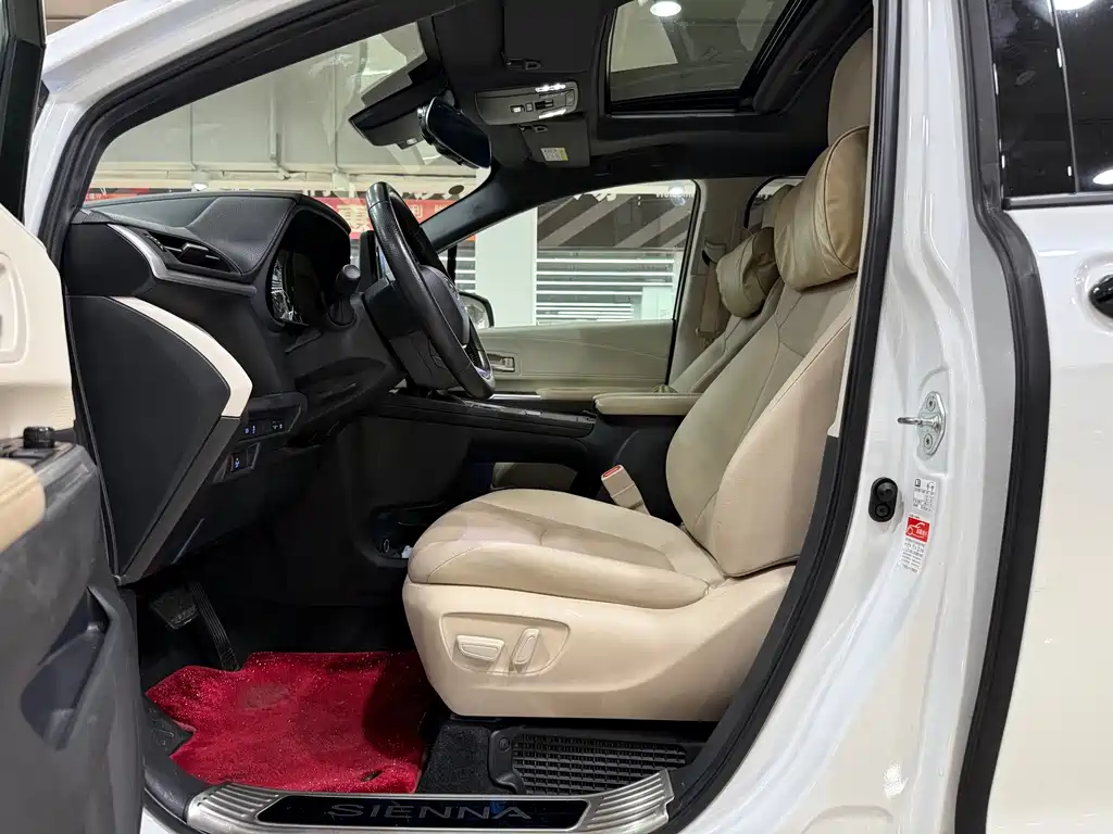 Toyota Sienna 2023 — фото 12