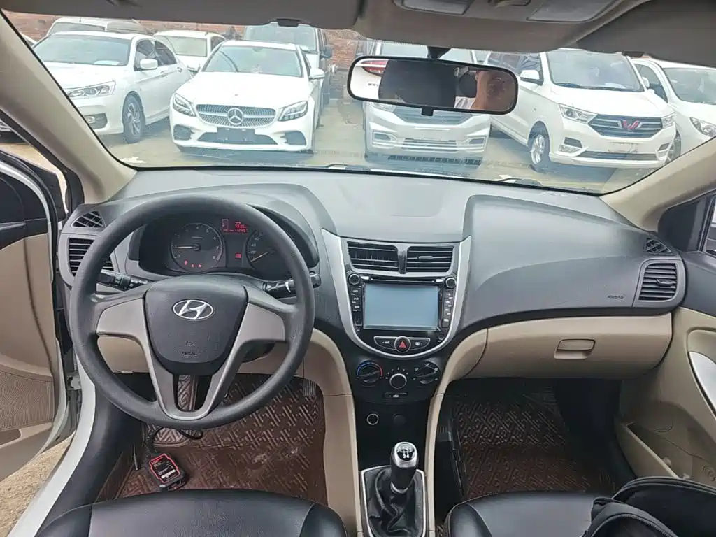 Hyundai Verna 2016 — фото 10
