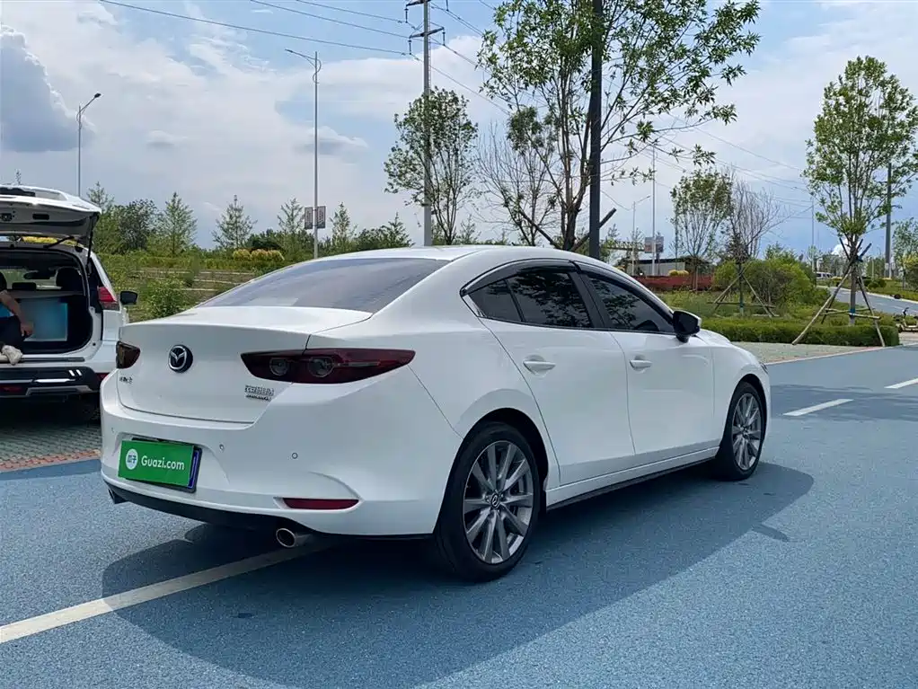 Mazda 3 Axela 2024 — фото 10