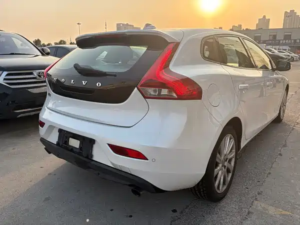 Volvo V40 2015