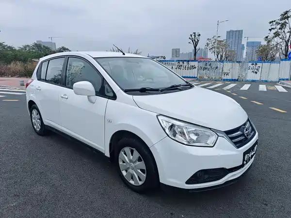 Venucia R50 2015