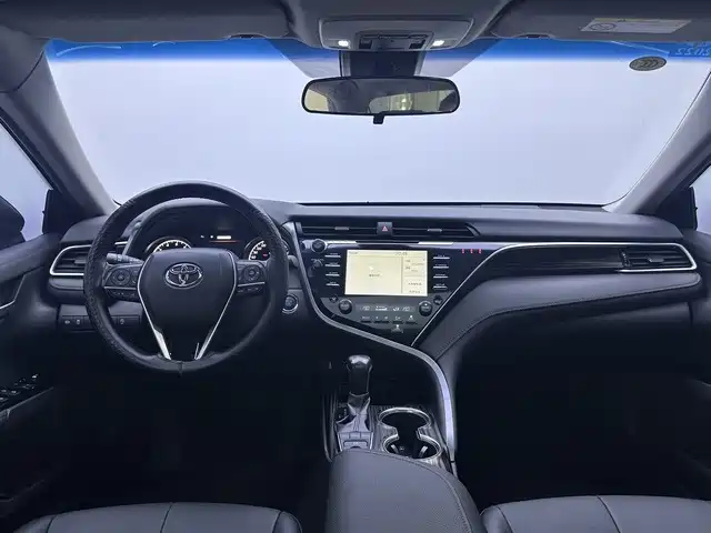 Toyota Camry 2018 — фото 12