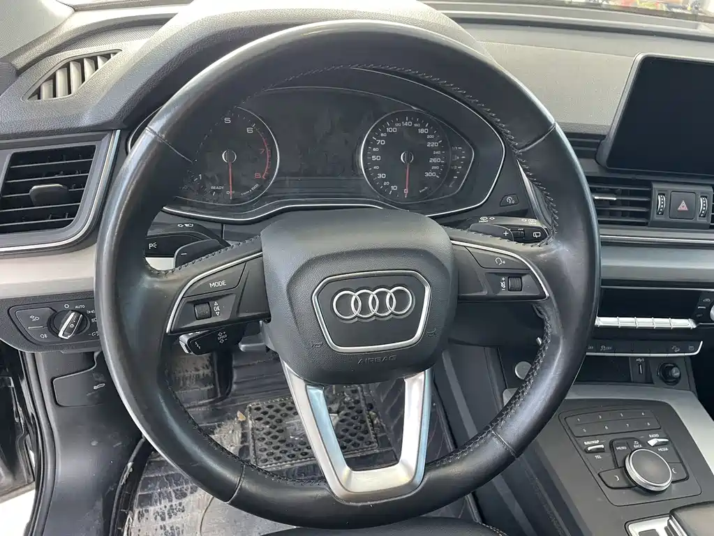 Audi Q5L 2020 — фото 10