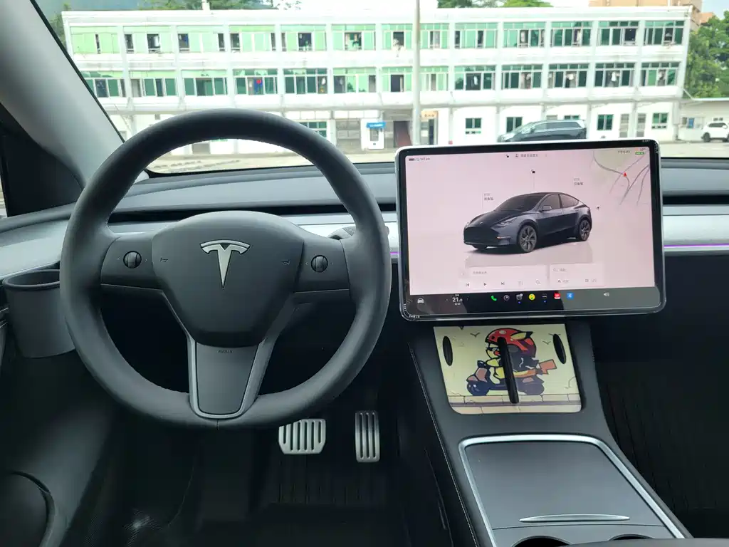 Tesla Model Y 2025 — фото 13