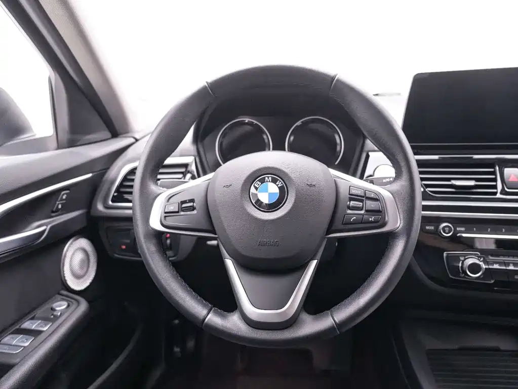 BMW 1 Series 2023 — фото 15