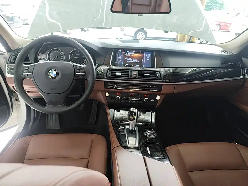 BMW 5 Series 2014 — фото 10