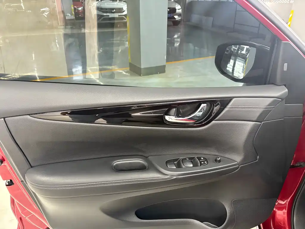 Nissan Tiida 2017 — фото 15