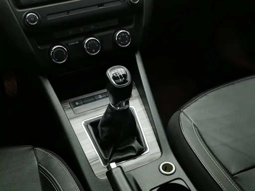 Skoda Octavia 2016 — фото 13