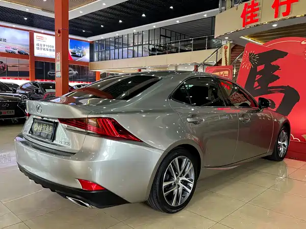 Lexus IS 2017