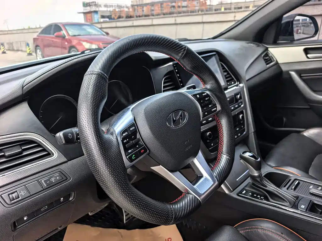 Hyundai Sonata 2016 — фото 13