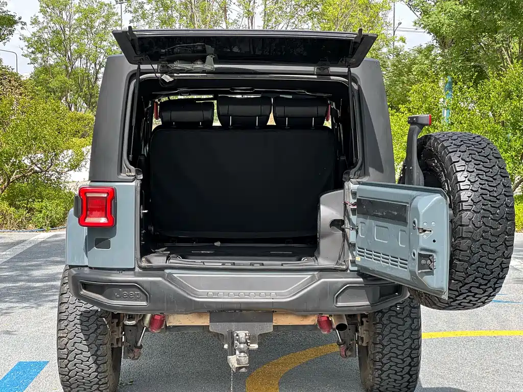 Jeep Wrangler 2016 — фото 15
