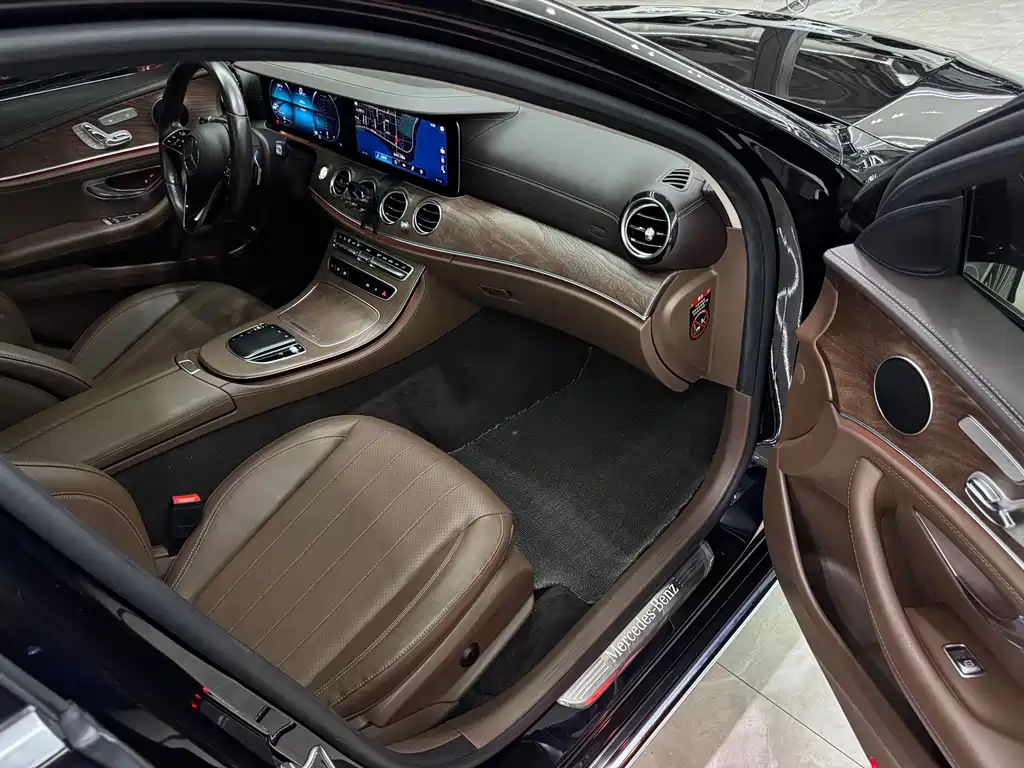 Mercedes-Benz E-Class 2021 — фото 13