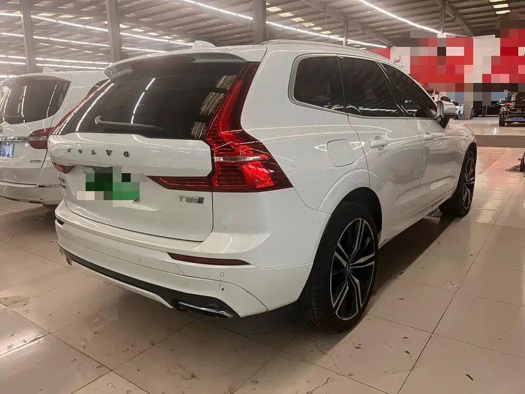 Volvo XC60 PHEV 2018 — фото 10