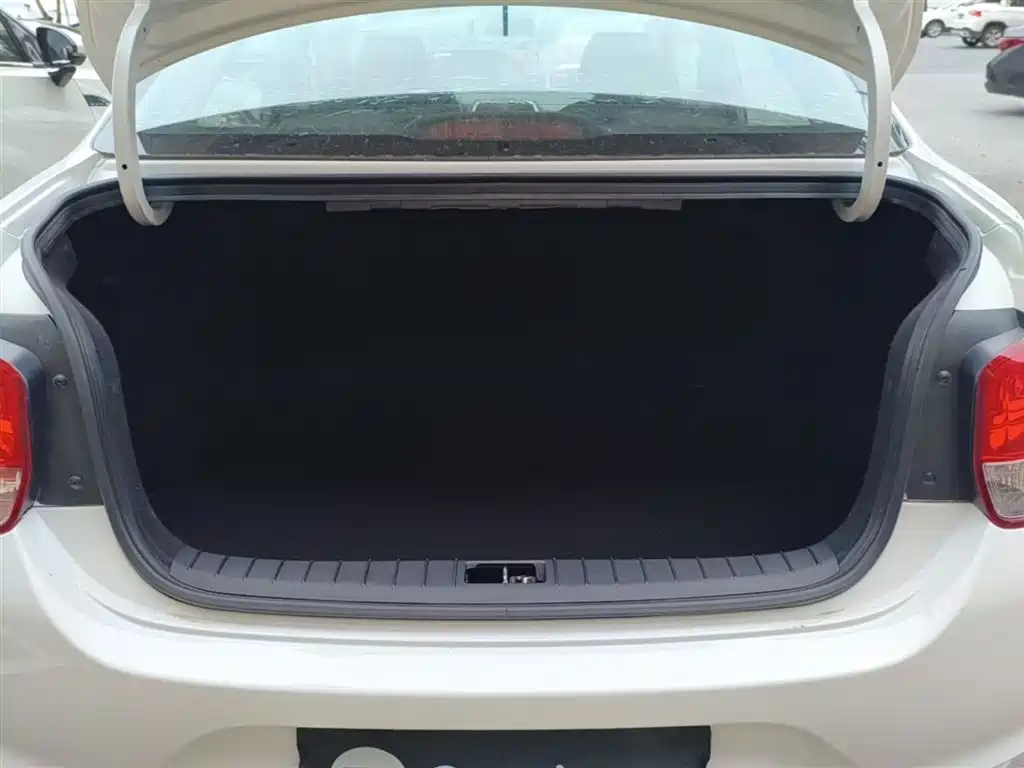Hyundai Verna 2017 — фото 19